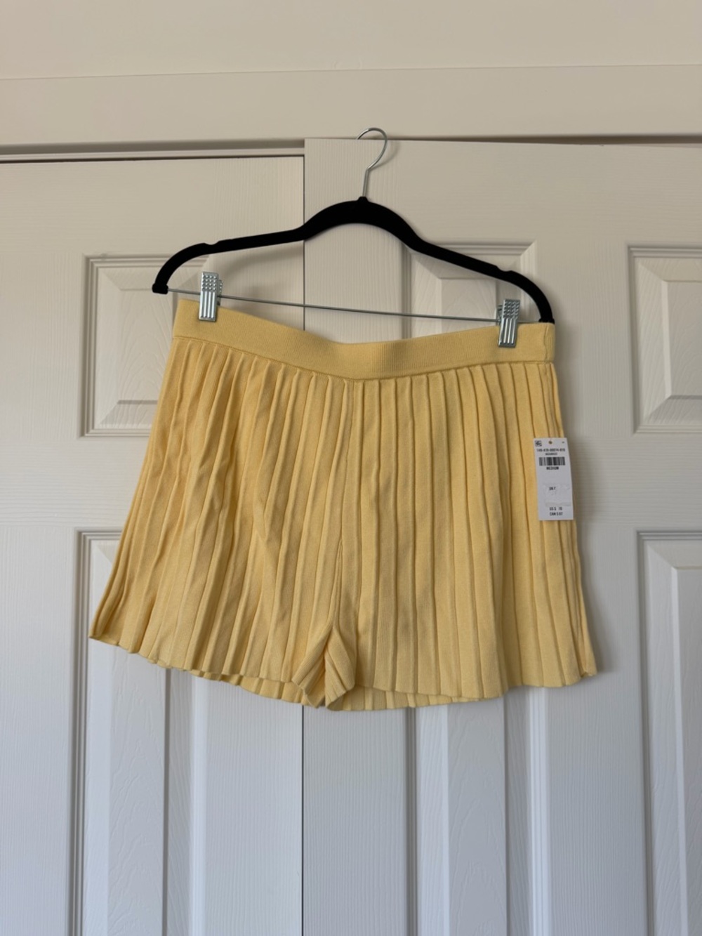 Abercrombie & Fitch Yellow Pleated High Waist Women’s Shorts